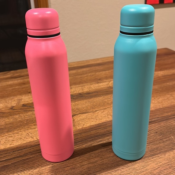 Peloton h2go set of water bottles. BNWT, never used. Pink and blue. - Picture 3 of 5